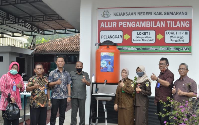 PDAM Kab. Semarang kembali berikan bantuan Wastafel Portabel, Hand Sanitizer, dan AMDK Sukabela