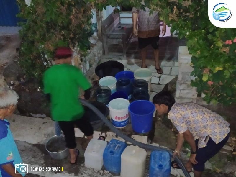 Droping Tangki Air Tak Mengenal Waktu